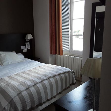 Le Relais Hotel Saint-Quentin-les-Anges Eksteriør billede