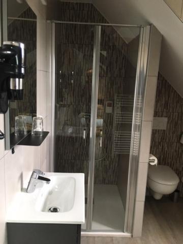 Le Relais Hotel Saint-Quentin-les-Anges Eksteriør billede