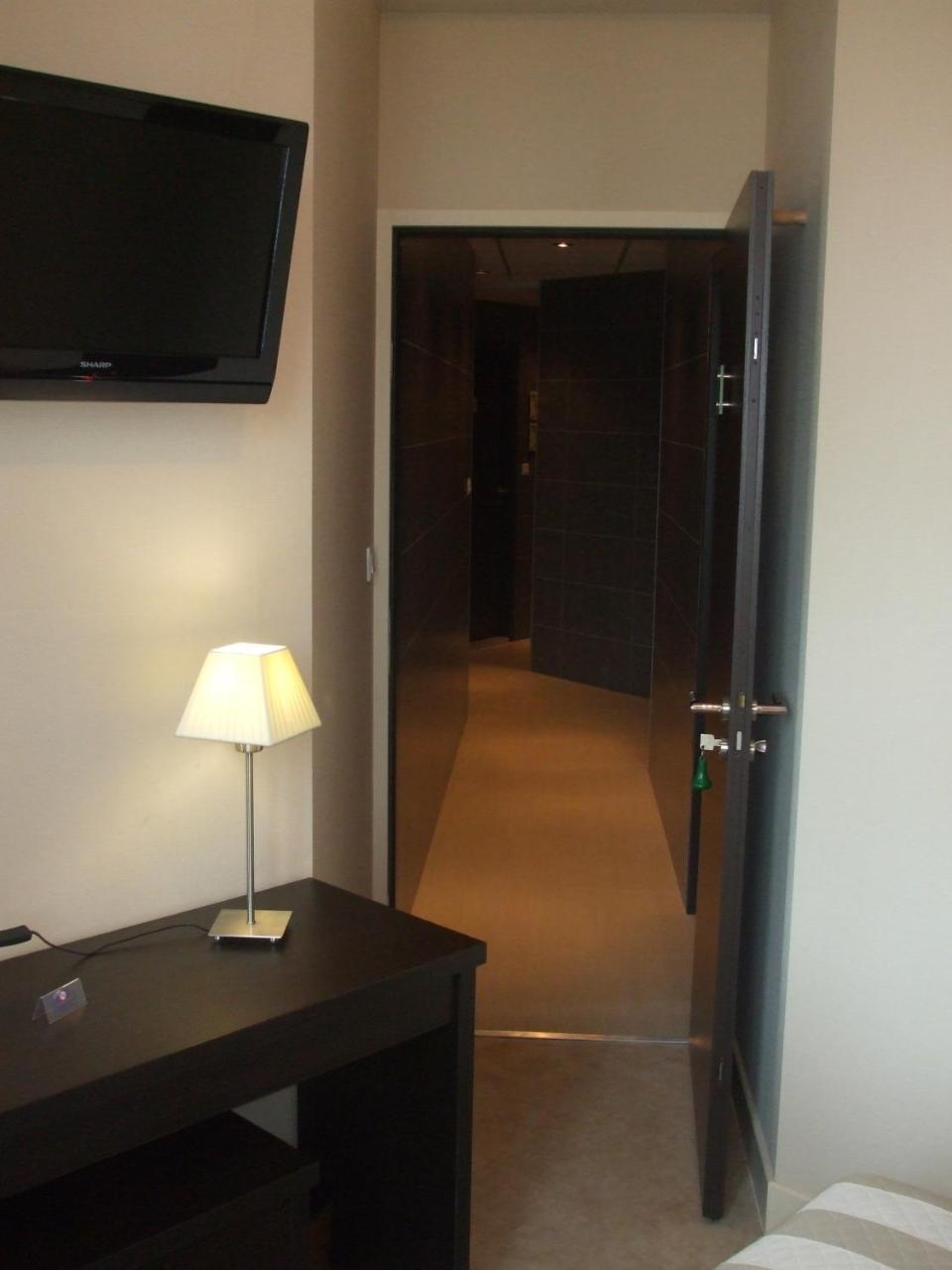 Le Relais Hotel Saint-Quentin-les-Anges Eksteriør billede