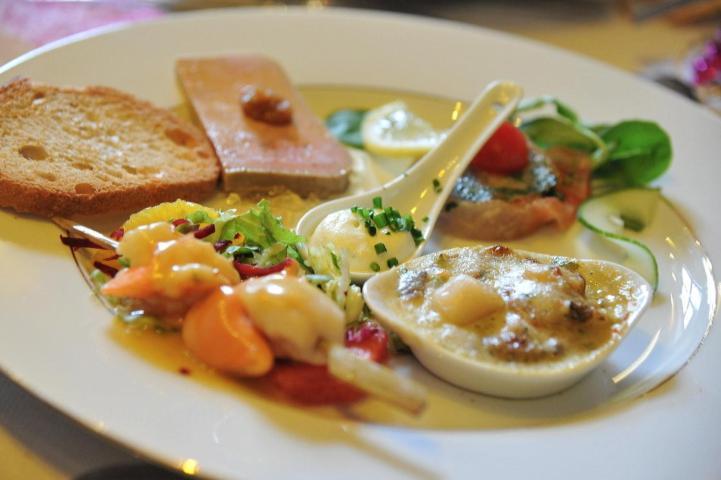 Le Relais Hotel Saint-Quentin-les-Anges Eksteriør billede